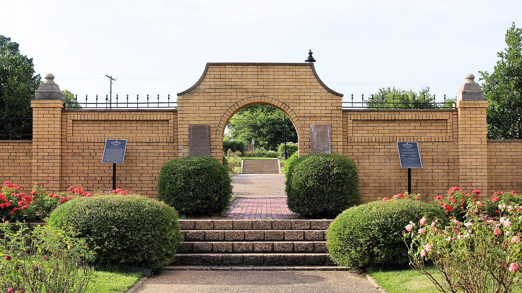 Tyler Rose Garden archway (Taken on 22 June 2019, 18:29:39)